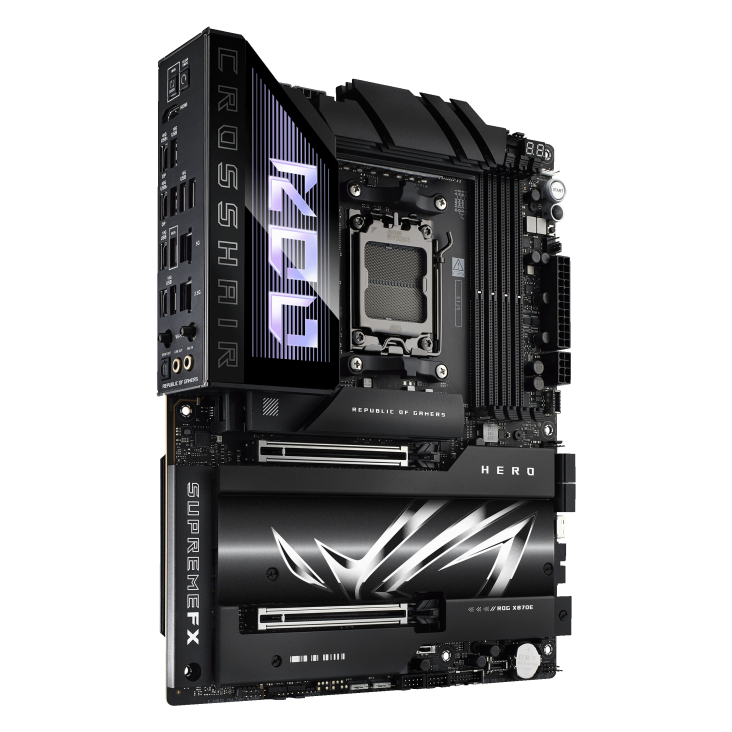 ASUS ROG Crosshair X870E Hero sett fra siden