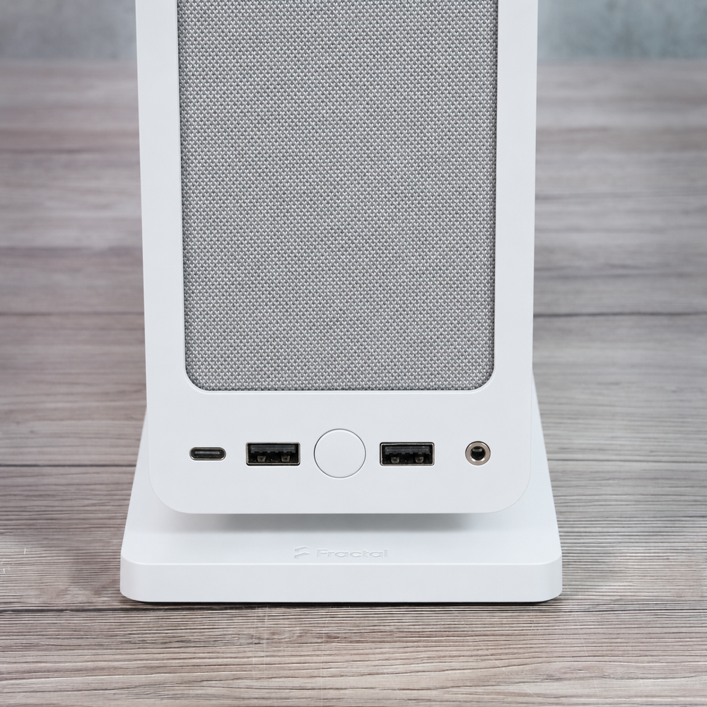 Whitebird frontpanel med USB-porter og lydtilkobling